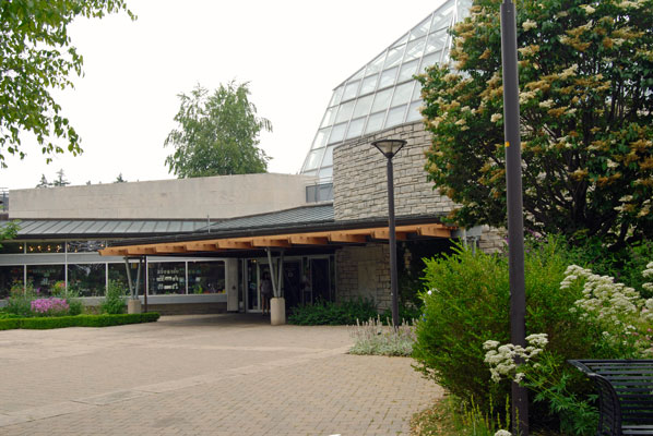 the entrance of the Niagara Parks Butterfly Conservatory